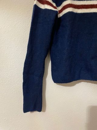 Jersey de punto azul con rayas