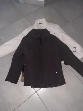 Due piumini sintetici: bianco e marrone