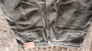 Pantalón vaquero verde oliva