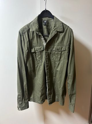 Camisa H&M verde militar