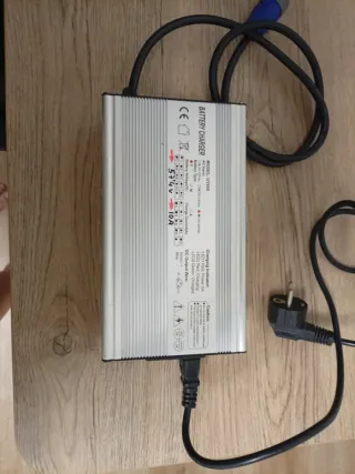 Cargador 52V 10A