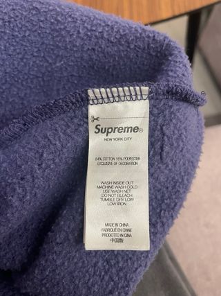 Sudadera Supreme Morada con Gráficos