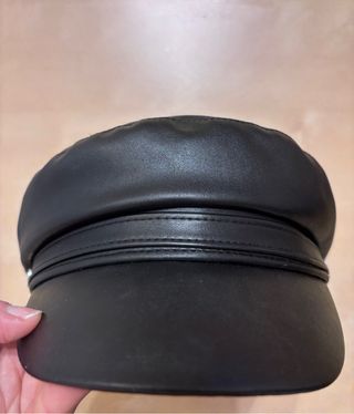 Boina de piel Stradivarius