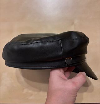 Boina de piel Stradivarius