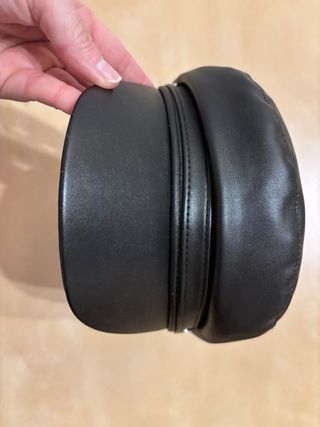 Boina de piel Stradivarius