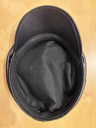 Boina de piel Stradivarius