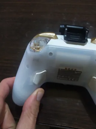 Mando Gamesir con soporte para móvil