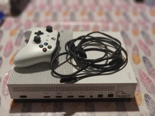 Xbox One S Blanca + Mando y Cables