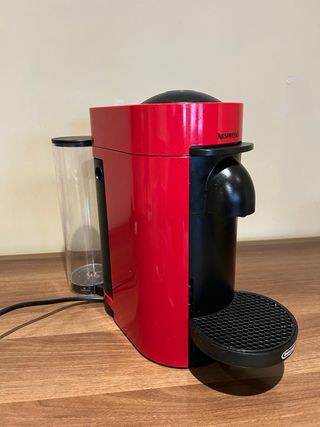 Cafetera Nespresso VertuoPlus Roja