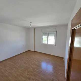 3 habitaciones, 2 baños, soleado