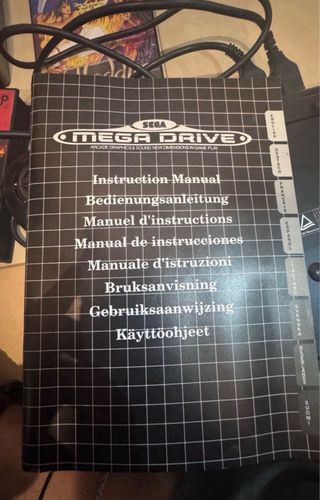 SEGA Mega Drive + 2 mandos + Manual + 4 juegos