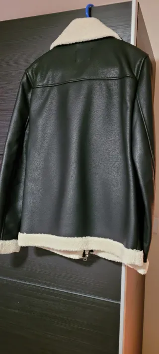 Chaqueta Bershka Piel con Borreguito Negra