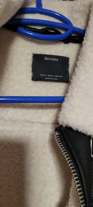 Chaqueta Bershka Piel con Borreguito Negra