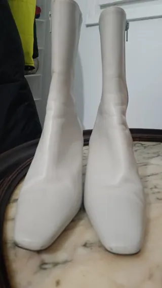 Botines blancos de tacón