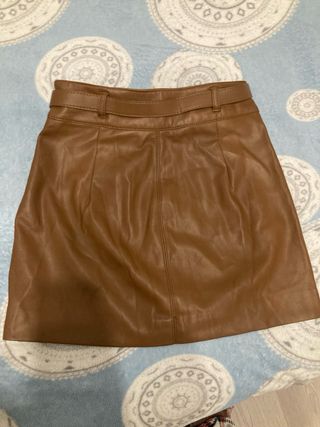 Falda corta efecto piel Bershka