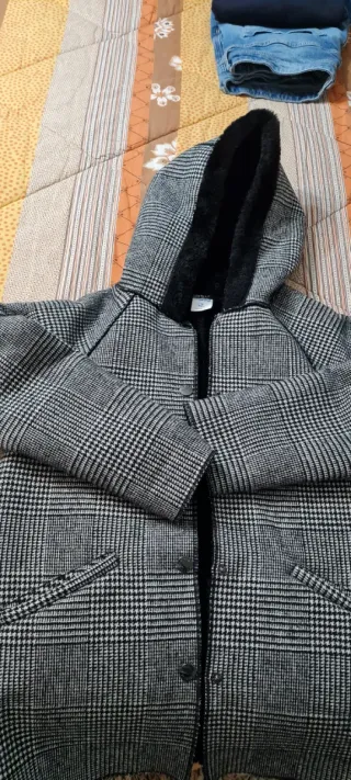 Giubbotto invernale ragazza plaid con cappuccio.