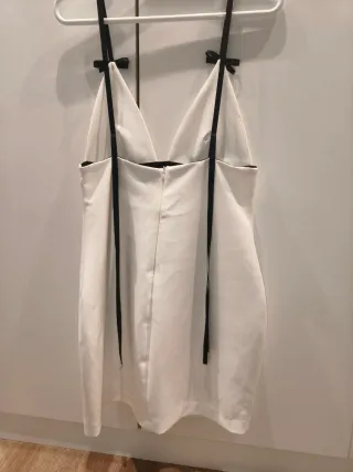 Vestido corto Zara blanco con lazos