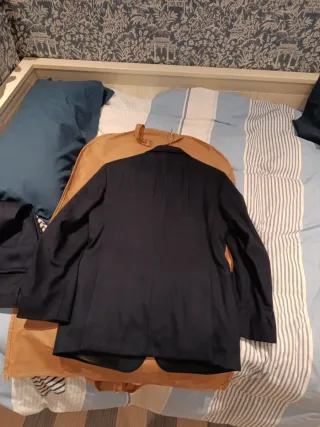 Traje de graduación azul marino