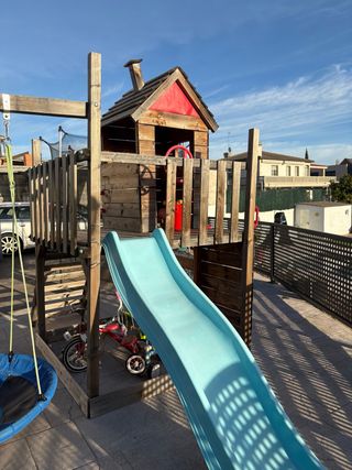 Parque infantil madera con tobogán