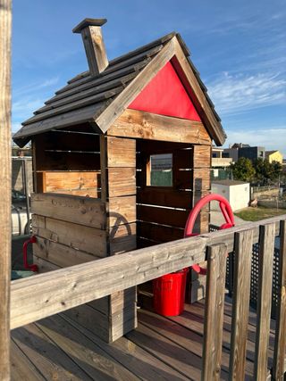Parque infantil madera con tobogán