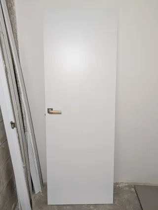 Puerta blanca interior