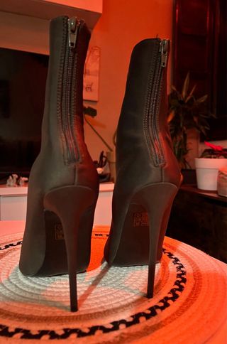 Botines tacón aguja verde oliva