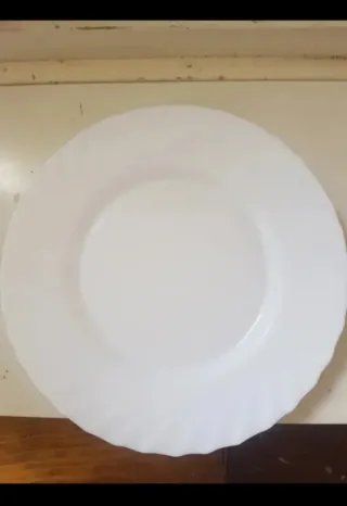 Platos de vidrio blancos