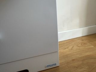 Cómoda blanca de madera