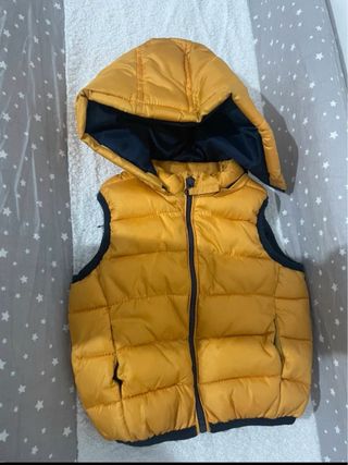 Piumino smanicato Prenatal giallo