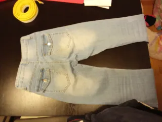 Pantalón vaquero azul claro