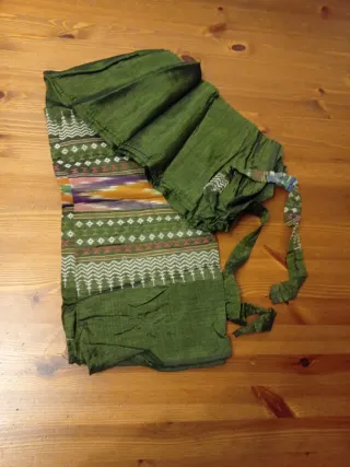 Falda larga de seda con cinturón