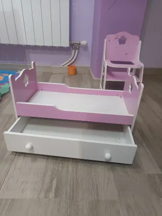 Cuna y trona de madera para muñecas