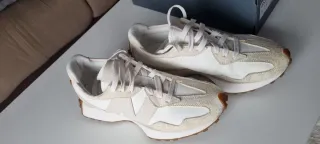 Zapatillas New Balance Beige y Blanco