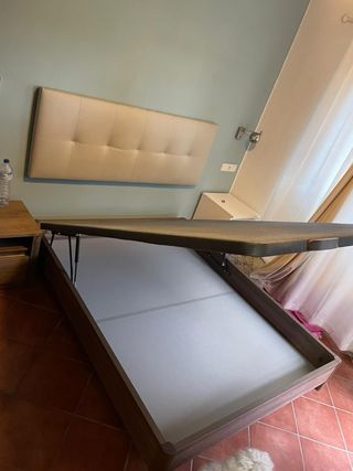 Canapé madera 1.50x1.90 a estrenar y mesita a jue