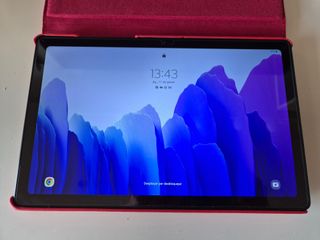 Samsung Tab A7 32GB con funda rosa
