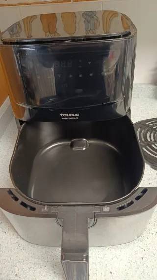 Taurus Air Fryer Digital Grande 8L como nueva.