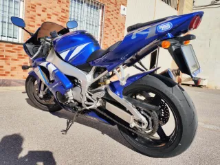 Yamaha R1 2001.