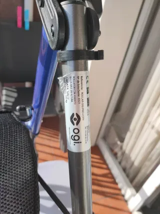 Andador con asiento y 4 ruedas