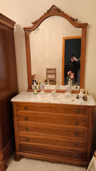 Dormitorio madera maciza tallada