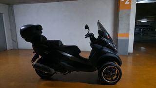 Piaggio MP3 500 Scooter