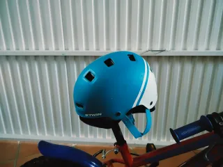 Bicicleta y casco infantil 4-6 años