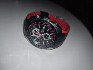 Reloj Lotus Cronógrafo Negro y Rojo.