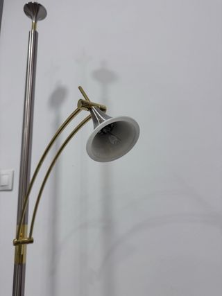Lámpara de pie moderna metal dorada LEUCHTEN