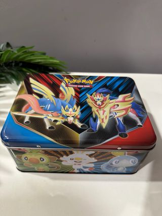 Caja Metálica Pokémon Trading Card Game