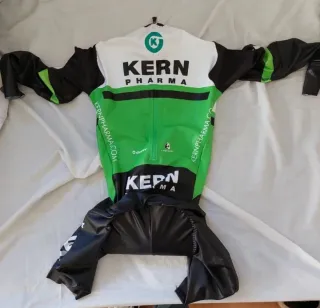Mono ciclismo Kern Pharma