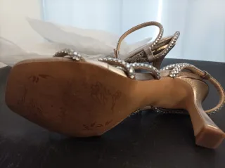 Sandalias Alma en Pena doradas y plateadas