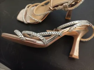 Sandalias Alma en Pena doradas y plateadas