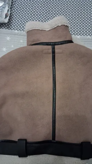 Cazadora corta borreguito beige y marrón