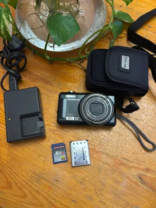 Cámara Olympus HD 10x Super Wide 14 megapíxeles