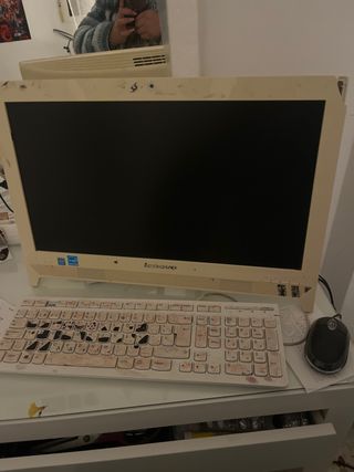 Ordenador Sobremesa Lenovo Beige